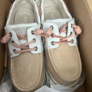 brand new never worn nwt sperry song fish 1 1/2